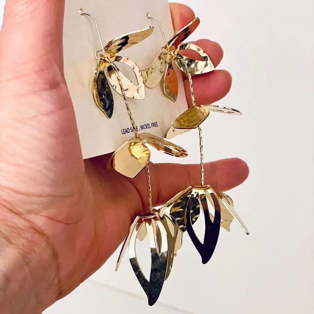 NWT piper•K Gorgeous Gold Long 4.5” Big Shinny Flowers Drop Bling Bling Earrings